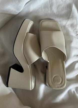 Босоніжки на платформі zara 40р молочного кольору