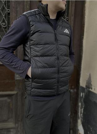Жилет чоловічий adidas essentials 3-stripes light down чорний