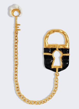 Брошка підвіска золота з чорною емалью padlock and key brooch замкова скважина сюрреалізм тренд 2026
