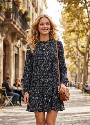 Вискозное мини платье zara trafaluc в цветочный принт
