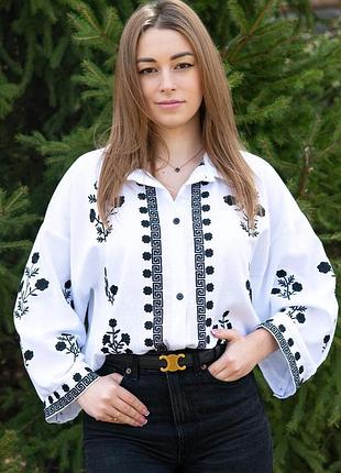 Жіноча сорочка з вишивкою, біла
