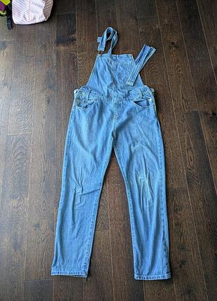 Классический джинсовый комбинезон levi's в светло-голубом цвете
