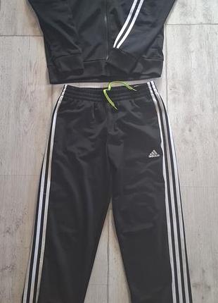 Спортивний костюм adidas на хлопчика