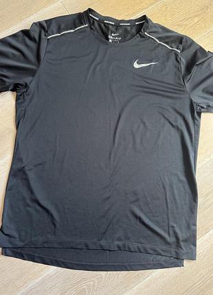Футболка спортивна nike l