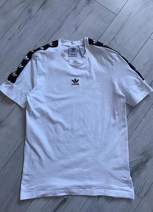 Футболка adidas