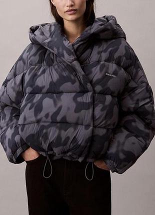 Жіночий пуховік  calvin klein print wrap puffer jacket колір gray/forged iron