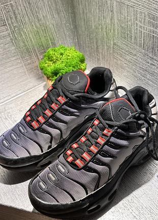 Оригінальні кросівки  жіночі nike air max plus tn black/grey gradient