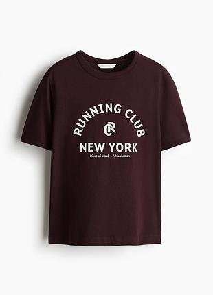 Жіноча футболка з принтом бордового кольору h&m у розмірі xs