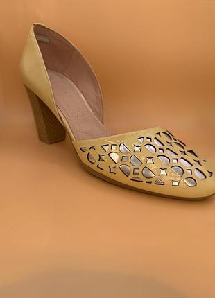 Туфлі hispanitas verbena bone, жовті лаковані, розмір 38