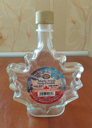 Пляшка в формі кленового листа