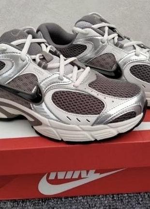 Кросівки чоловічі nike сріблясті, сірі 43 розмір