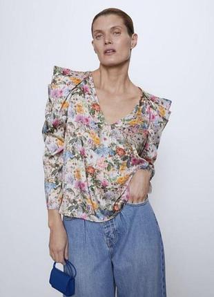 Блуза zara в квітковий принт хс