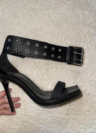 Оригінал босоніжки versace versus, р. 38, чорні, шкіра