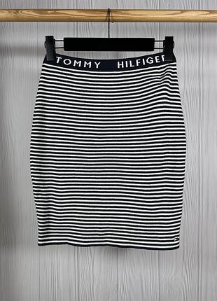 Tommy hilfiger красива облягаюча спідниця в смужку оригінал
