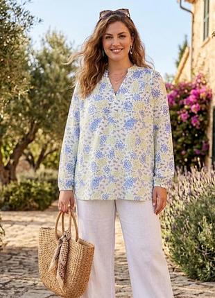 Белая блузка от marks &amp; spencer с ярким сине-желтым цветочным узором р.16-18