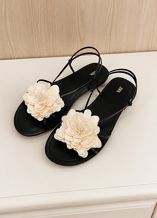 Босоножки zara / зара 39 р. чёрные с объёмным цветком, новые. босоніжки zara / зара 39 р. чорні з об’ємною квіткою, нові