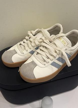 Кроссовки adidas