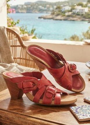 Очень красивые кожаные босоножки шлепанцы clarks 5.5(38)р-р бренд оригинал