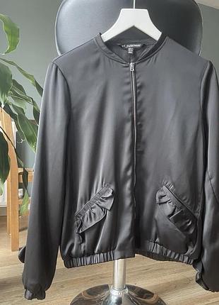Чорний атласний бомбер куртка zara