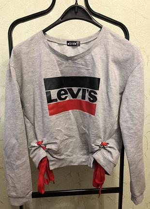 Стильний кроп-світшот із принтом levi’s (розмір s/m)