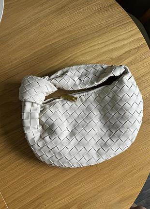 Ідеальна жіноча сумка в стилі bottega veneta