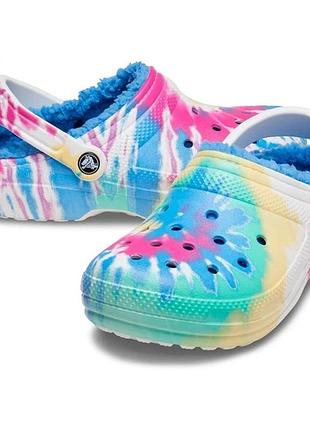 Сабо crocs classic lined tie dye clog powder blue/multi — утеплені крокси