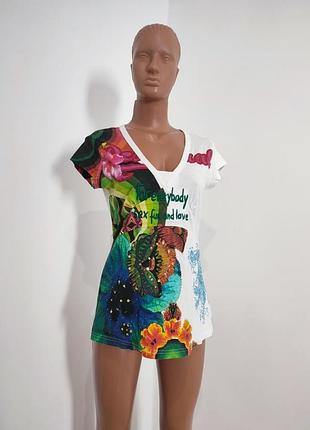 Яскрава футболка desigual у стилі печворк