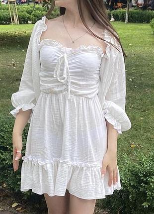 Сукня з пишними рукавами