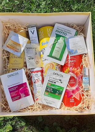 Набір у стилі "mystery box" з доглядовою косметикою + засобами для прання, іноземні виробники