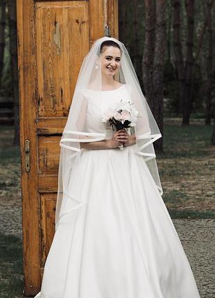 Класична весільна сукня