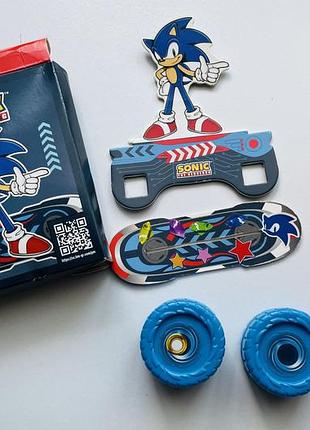 Сонік на скейті з маку sonic
