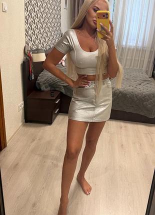 Женский безумно красивый серебряный костюм юбка и футболка