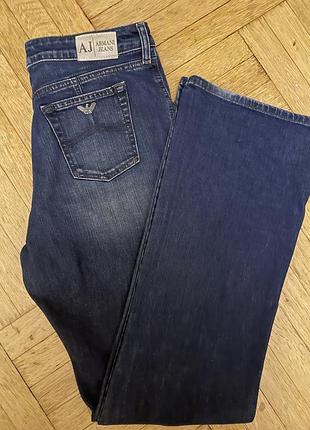 Джинси-кльош бренду armani jeans із середньою посадкою та легким ефектом потертості