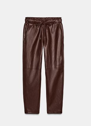 Брюки з шкірзаму zara