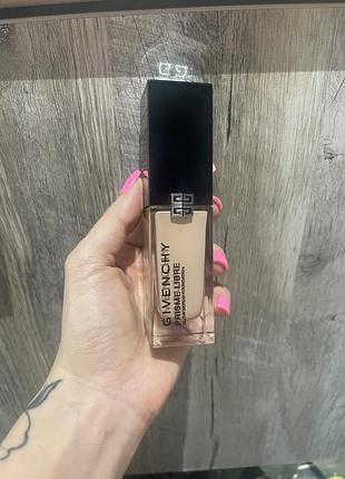 Тональний 09 авг., 22:26 тональный givenchy prisme libre glow serum