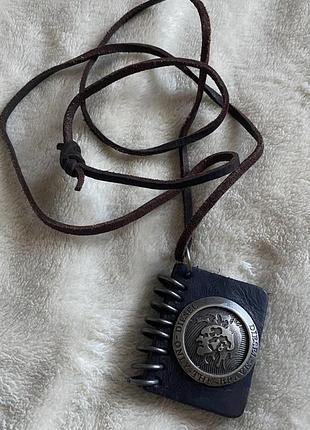 Шкіряний кулон у формі книги diesel