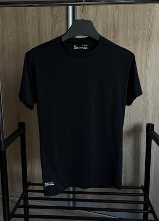 Компресійна спортивна футболка under armour
