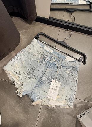 Джинсовые шорты от zara в стразах