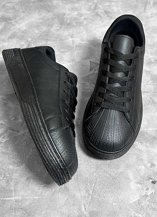 Чорні чоловічі кеди в стилі adidas