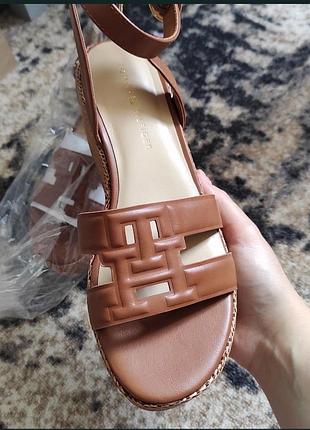 Босоніжки жіночі tommy hilfiger коричневі, розмір 39/40