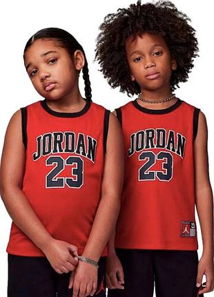 Детская баскетбольная майка jordan 23 бренд: jordan артикул: c919-023 возраст: 6-7 лет рост: 116-122 см (размер 7 / l) страна производитель вьетнам оригинал