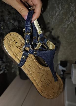 Оригінальні джинсові сандалії guess  на корковій підошві 37 розмір