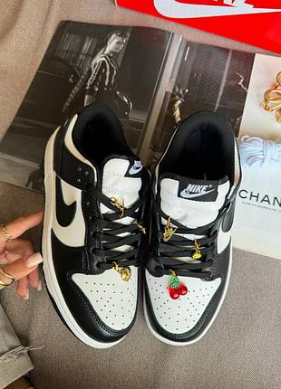 Nike sb dunk low black white