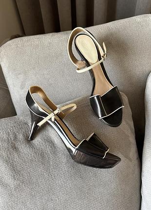Шикарні шкіряні туфлі giorgio armani