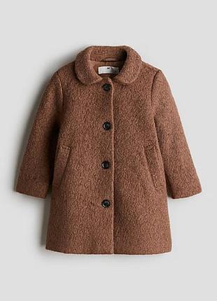 Коричневе пальто h&m з м’якою текстурованою поверхнею та ґудзиками.