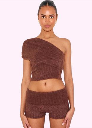 Топ жіночий короткий кроп-топ пухнастий на одне плече prettylittlething 10 s-m коричневий