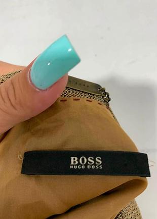 Брендовое легкое женское пальто boss hugo boss
есть пара незначительных затяжек ￼￼

размер s 4