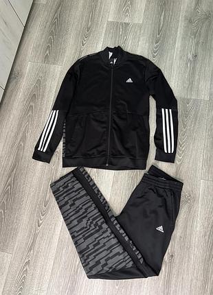 Спортивний костюм adidas