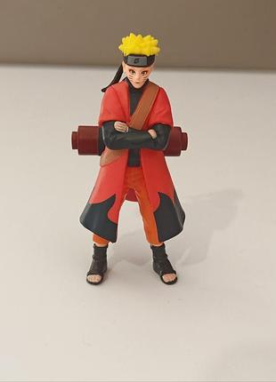 Коллекционная минифигурка наруто узумаки в красном плаще с сувоем из серии naruto shippuden от pmi