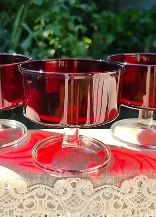 Старинные бокалы, бокалы, креманки luminarc cavalier ruby red, рубиновое стекло.